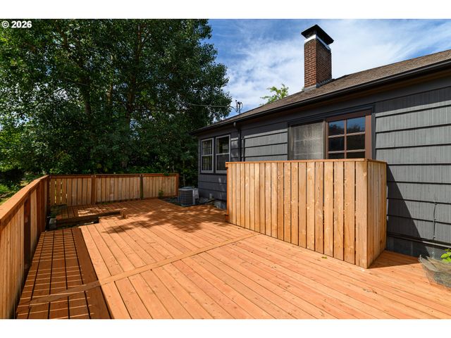 3132 Ne ROSA PARKS Way, Portland, OR 97211