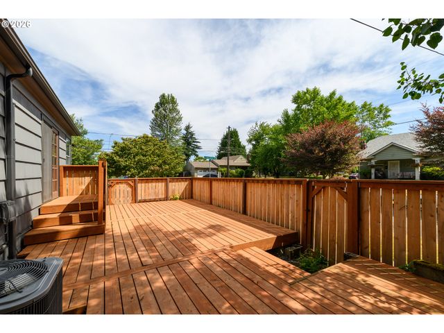 3132 Ne ROSA PARKS Way, Portland, OR 97211