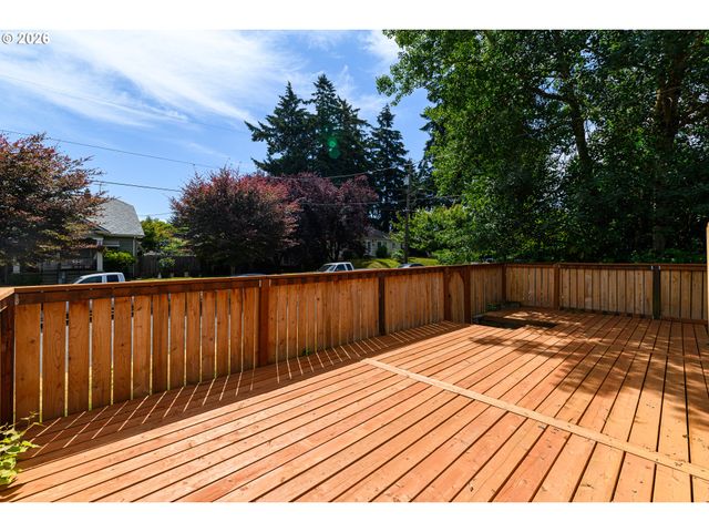 3132 Ne ROSA PARKS Way, Portland, OR 97211