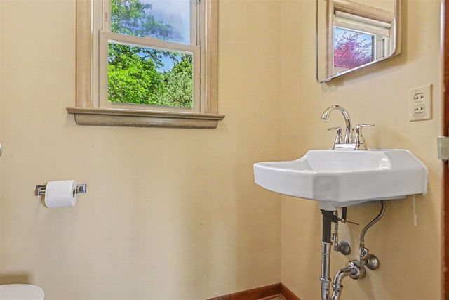 2556 Angling Road, Kalamazoo, MI 49008