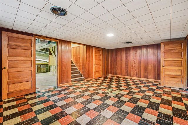 2556 Angling Road, Kalamazoo, MI 49008