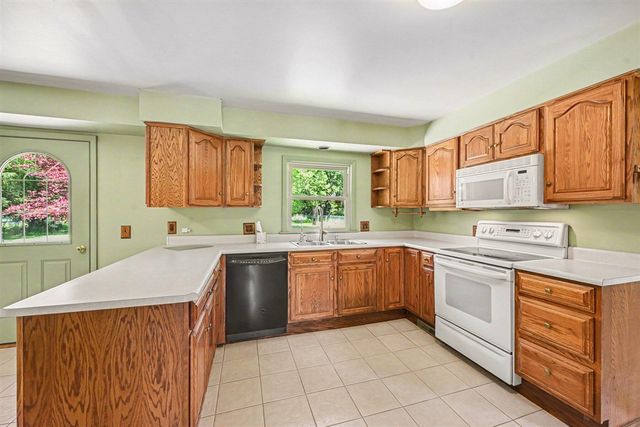 2556 Angling Road, Kalamazoo, MI 49008