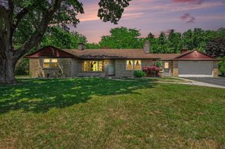 2556 Angling Road, Kalamazoo, MI 49008