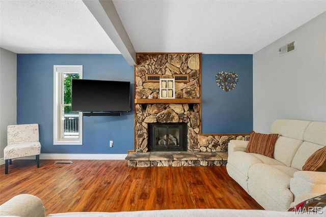320 Jubaka Drive, Fairview Heights, IL 62208
