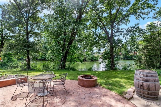 320 Jubaka Drive, Fairview Heights, IL 62208