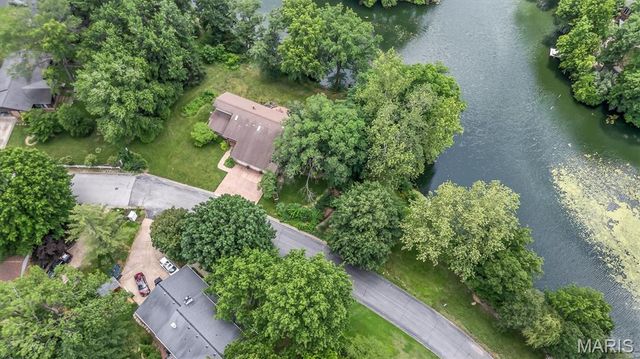 320 Jubaka Drive, Fairview Heights, IL 62208