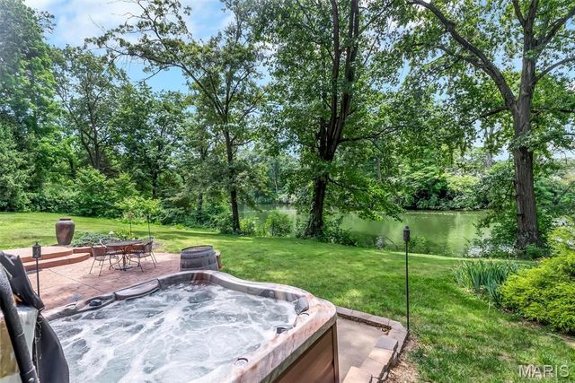320 Jubaka Drive, Fairview Heights, IL 62208