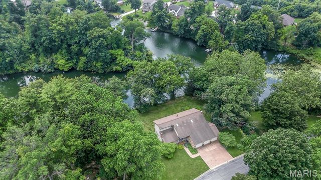 320 Jubaka Drive, Fairview Heights, IL 62208