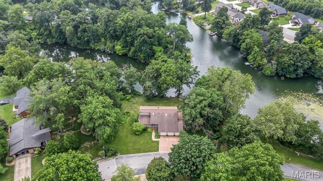 320 Jubaka Drive, Fairview Heights, IL 62208