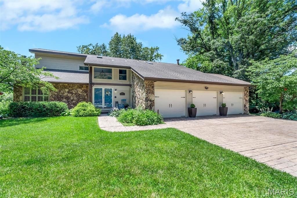 320 Jubaka Drive, Fairview Heights, IL 62208