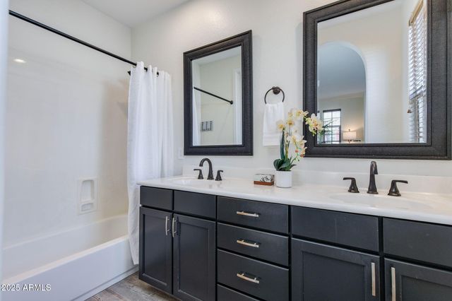 2914 N 48TH Place, Phoenix, AZ 85018