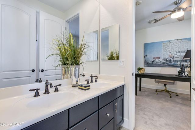 2914 N 48TH Place, Phoenix, AZ 85018