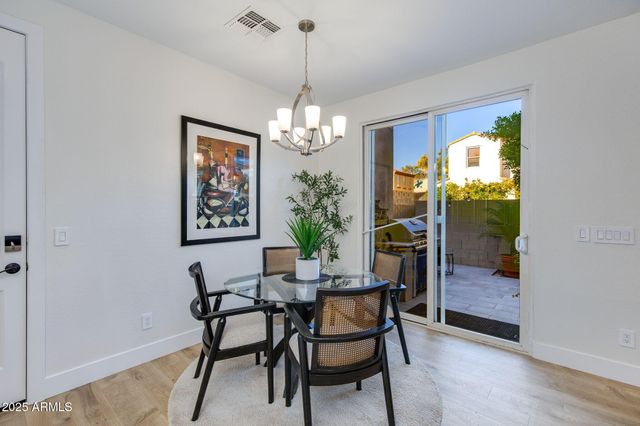 2914 N 48TH Place, Phoenix, AZ 85018