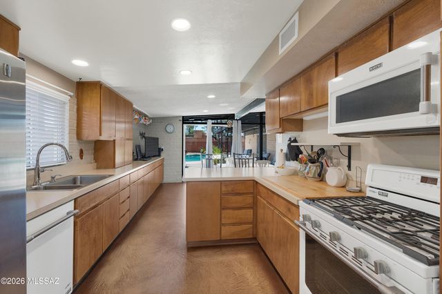 8740 E Dexter Drive, Tucson, AZ 85715