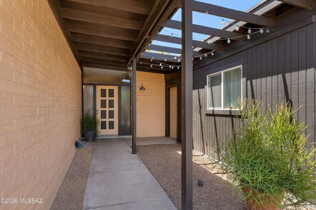 8740 E Dexter Drive, Tucson, AZ 85715