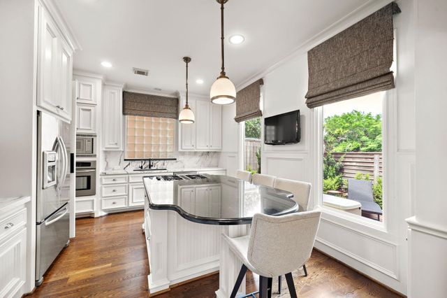 1229 Ripple Creek Drive, Houston, TX 77057