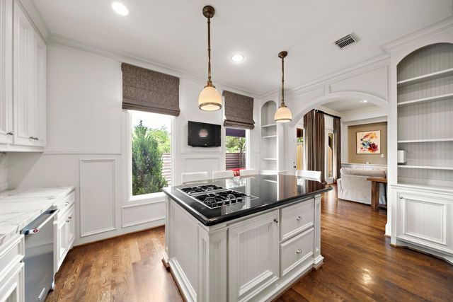 1229 Ripple Creek Drive, Houston, TX 77057