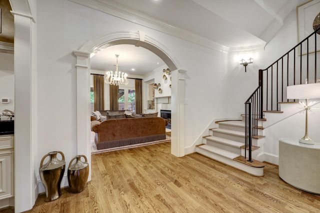1229 Ripple Creek Drive, Houston, TX 77057