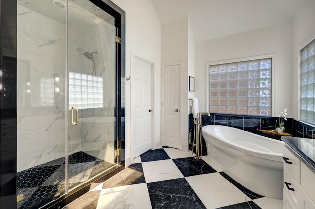 1229 Ripple Creek Drive, Houston, TX 77057