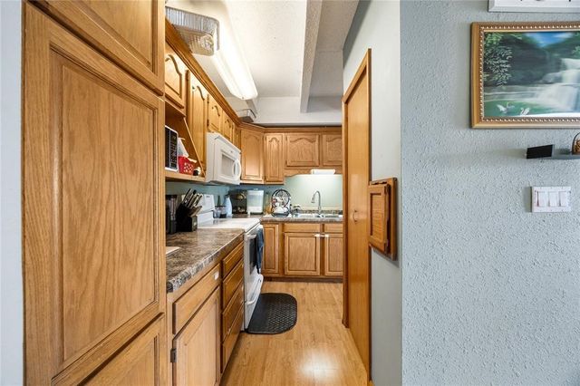 51 29th Ave Dr SW 22, Cedar Rapids, IA 52404