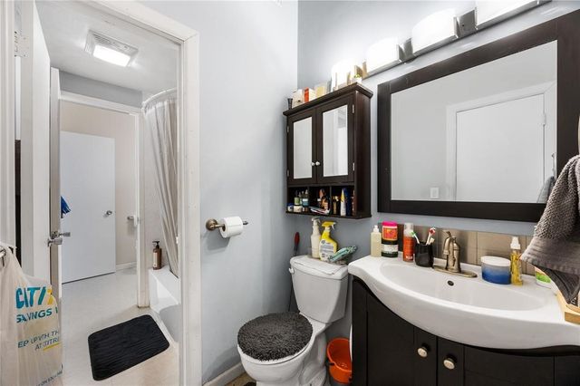 51 29th Ave Dr SW 22, Cedar Rapids, IA 52404