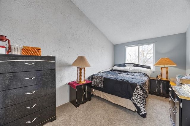 51 29th Ave Dr SW 22, Cedar Rapids, IA 52404