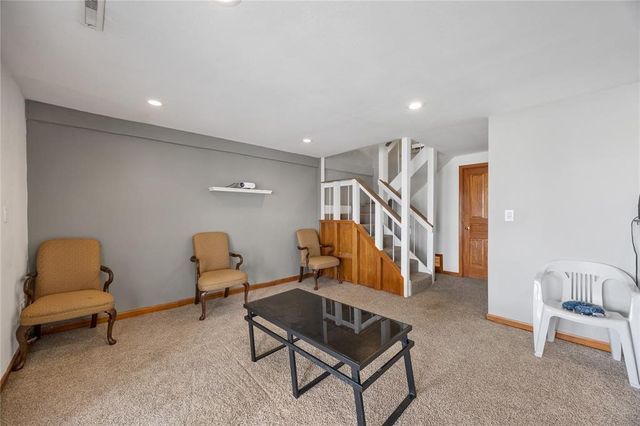 51 29th Ave Dr SW 22, Cedar Rapids, IA 52404