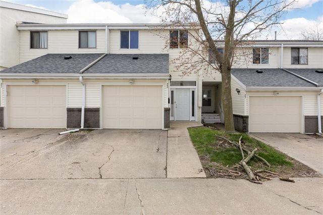 51 29th Ave Dr SW 22, Cedar Rapids, IA 52404