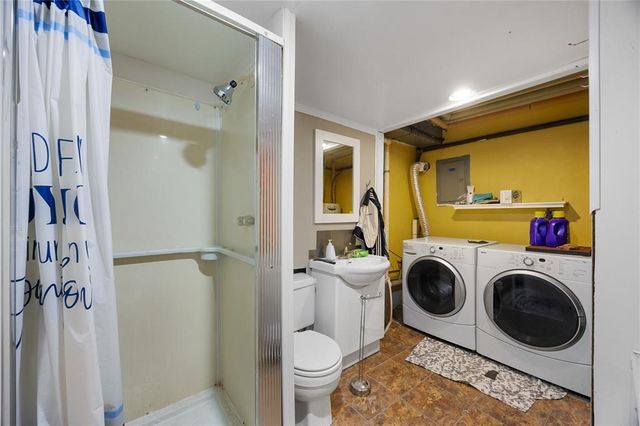 51 29th Ave Dr SW 22, Cedar Rapids, IA 52404