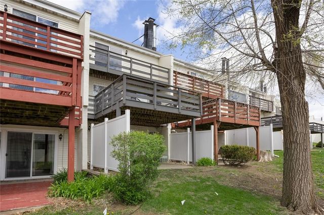 51 29th Ave Dr SW 22, Cedar Rapids, IA 52404