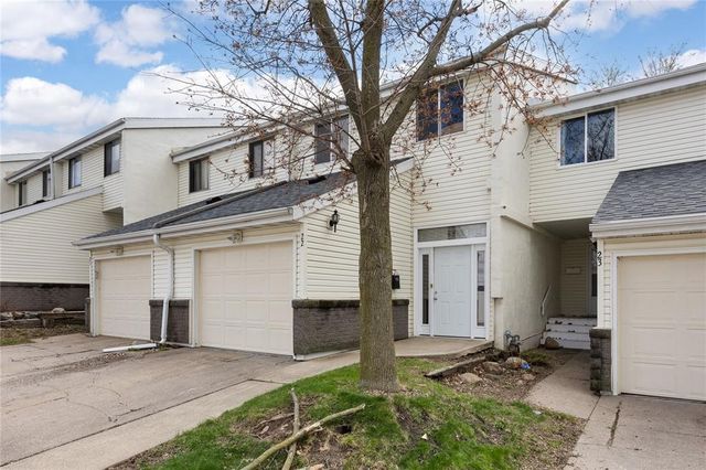 51 29th Ave Dr SW 22, Cedar Rapids, IA 52404