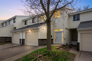 51 29th Ave Dr SW 22, Cedar Rapids, IA 52404