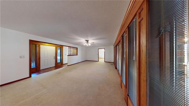 802 S Timberbrook Drive, Nevada, MO 64772