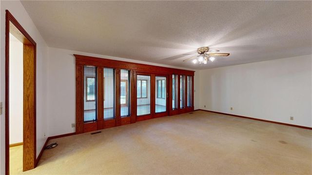 802 S Timberbrook Drive, Nevada, MO 64772