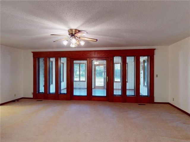 802 S Timberbrook Drive, Nevada, MO 64772