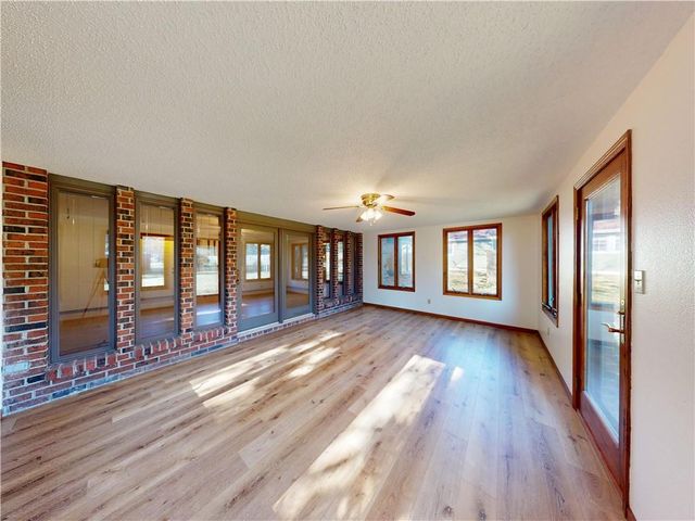 802 S Timberbrook Drive, Nevada, MO 64772