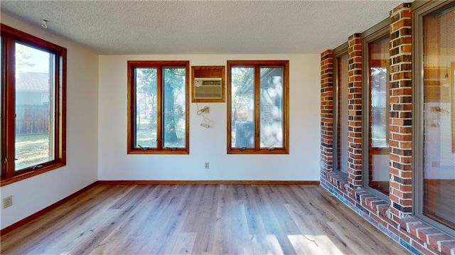 802 S Timberbrook Drive, Nevada, MO 64772