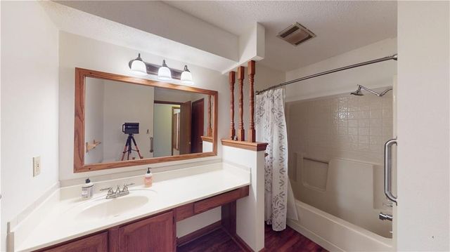 802 S Timberbrook Drive, Nevada, MO 64772