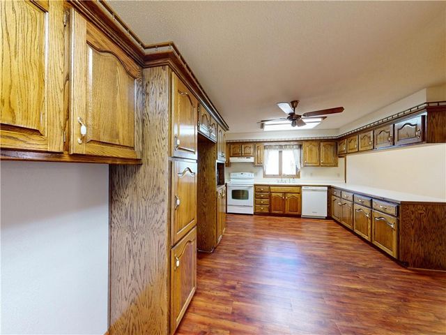 802 S Timberbrook Drive, Nevada, MO 64772