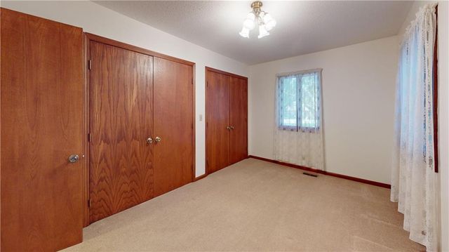 802 S Timberbrook Drive, Nevada, MO 64772