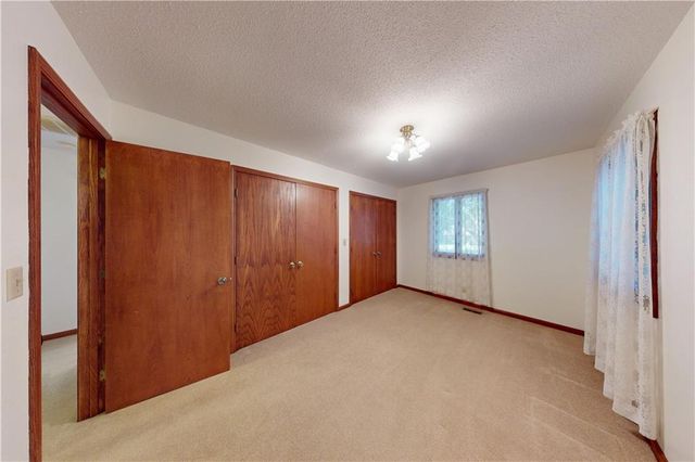 802 S Timberbrook Drive, Nevada, MO 64772