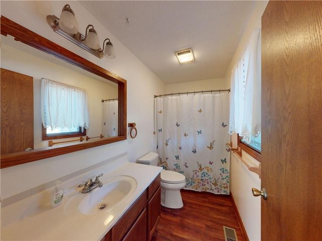 802 S Timberbrook Drive, Nevada, MO 64772