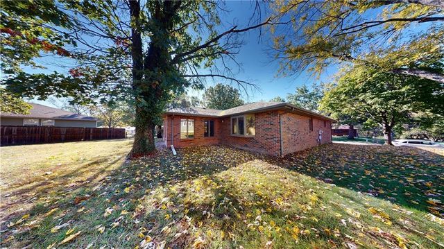802 S Timberbrook Drive, Nevada, MO 64772