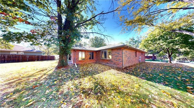802 S Timberbrook Drive, Nevada, MO 64772