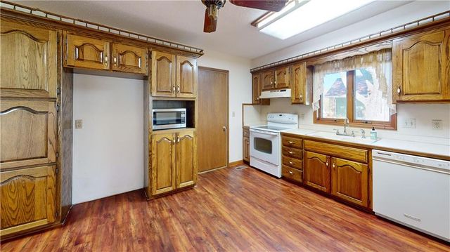 802 S Timberbrook Drive, Nevada, MO 64772