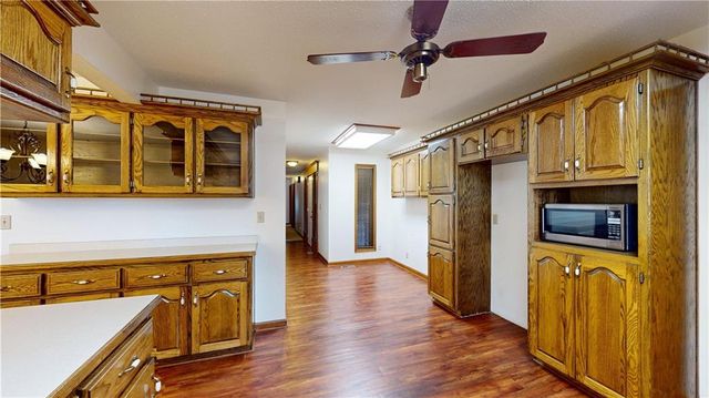 802 S Timberbrook Drive, Nevada, MO 64772