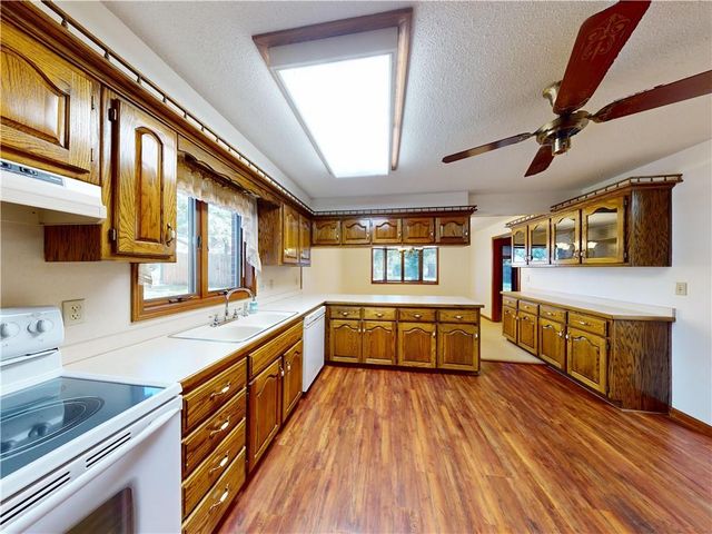 802 S Timberbrook Drive, Nevada, MO 64772