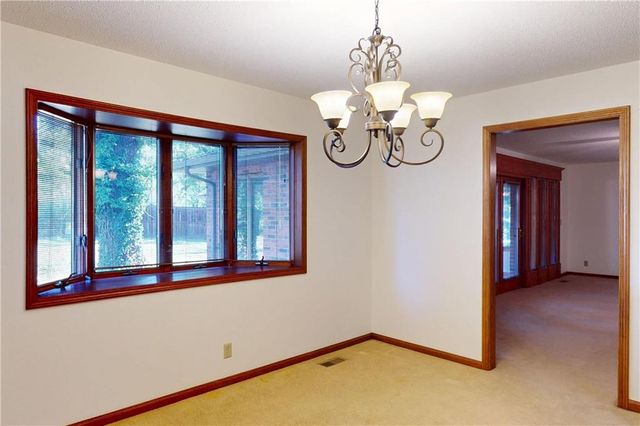 802 S Timberbrook Drive, Nevada, MO 64772