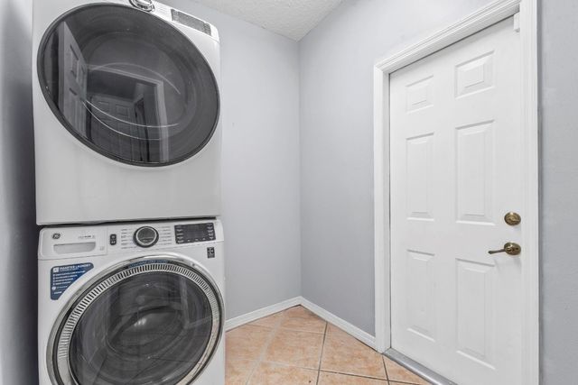 1422 SW 106th Way, Davie, FL 33324