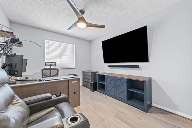 1422 SW 106th Way, Davie, FL 33324